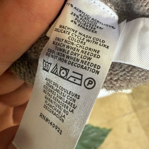 LOFT ladies gray with pearl accessory long sleeves sweater XS - Picture 12 of 13